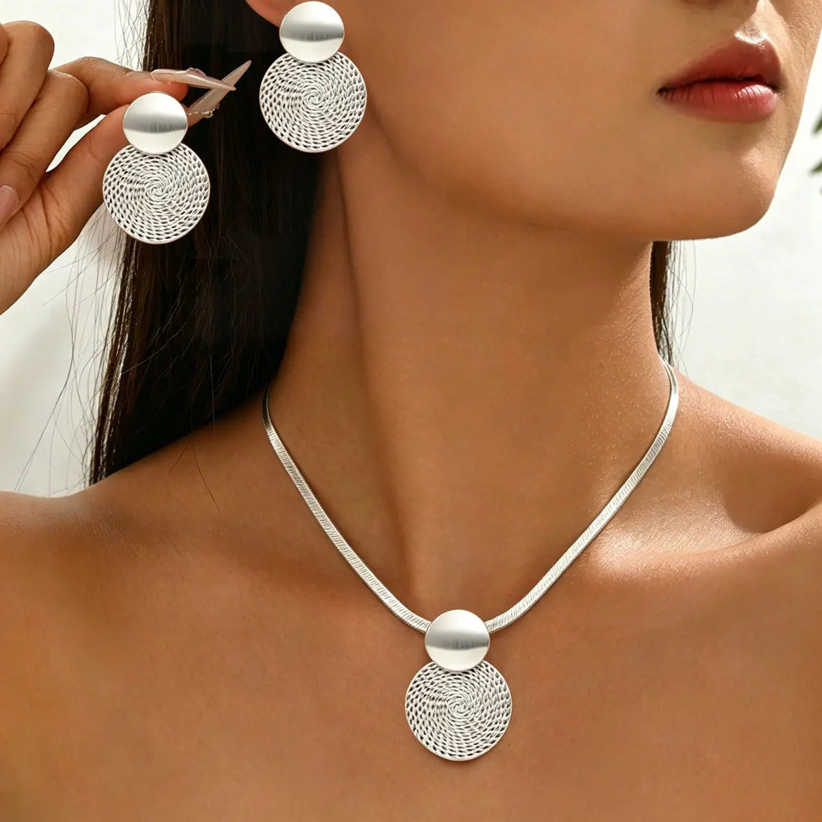 ✨💎Emelje stílusát – Elegáns geometrikus aranyozott nyaklánc és fülbevaló szett👗