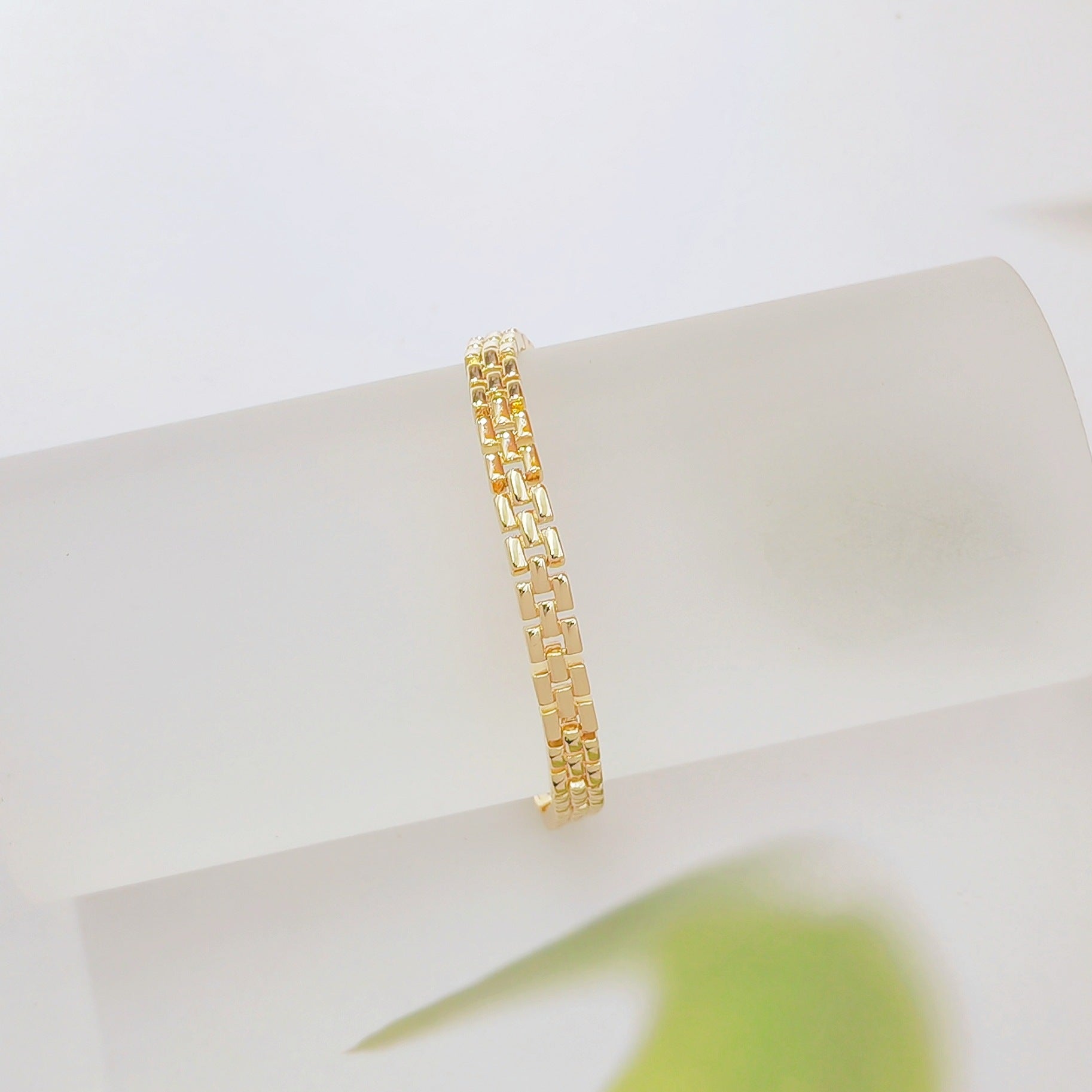 ✨ 50% KEDVEZMÉNY! 🔷 Geometrikus szemekből álló karkötő: minimalista, modern és finom. Tökéletes mindennapi viseletre vagy visszafogott kiegészítőként. Kényelmes és sokoldalú. 💫